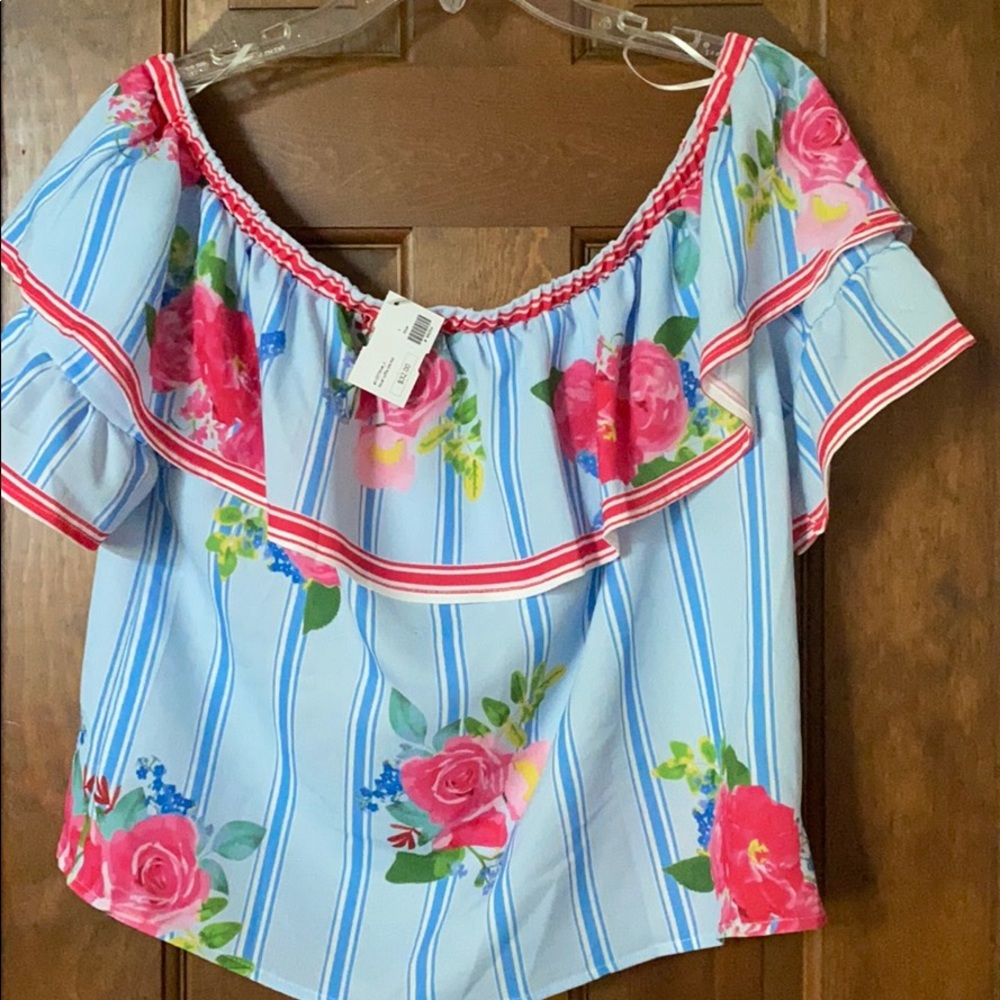 NWT Off the shoulder Floral top (Large)